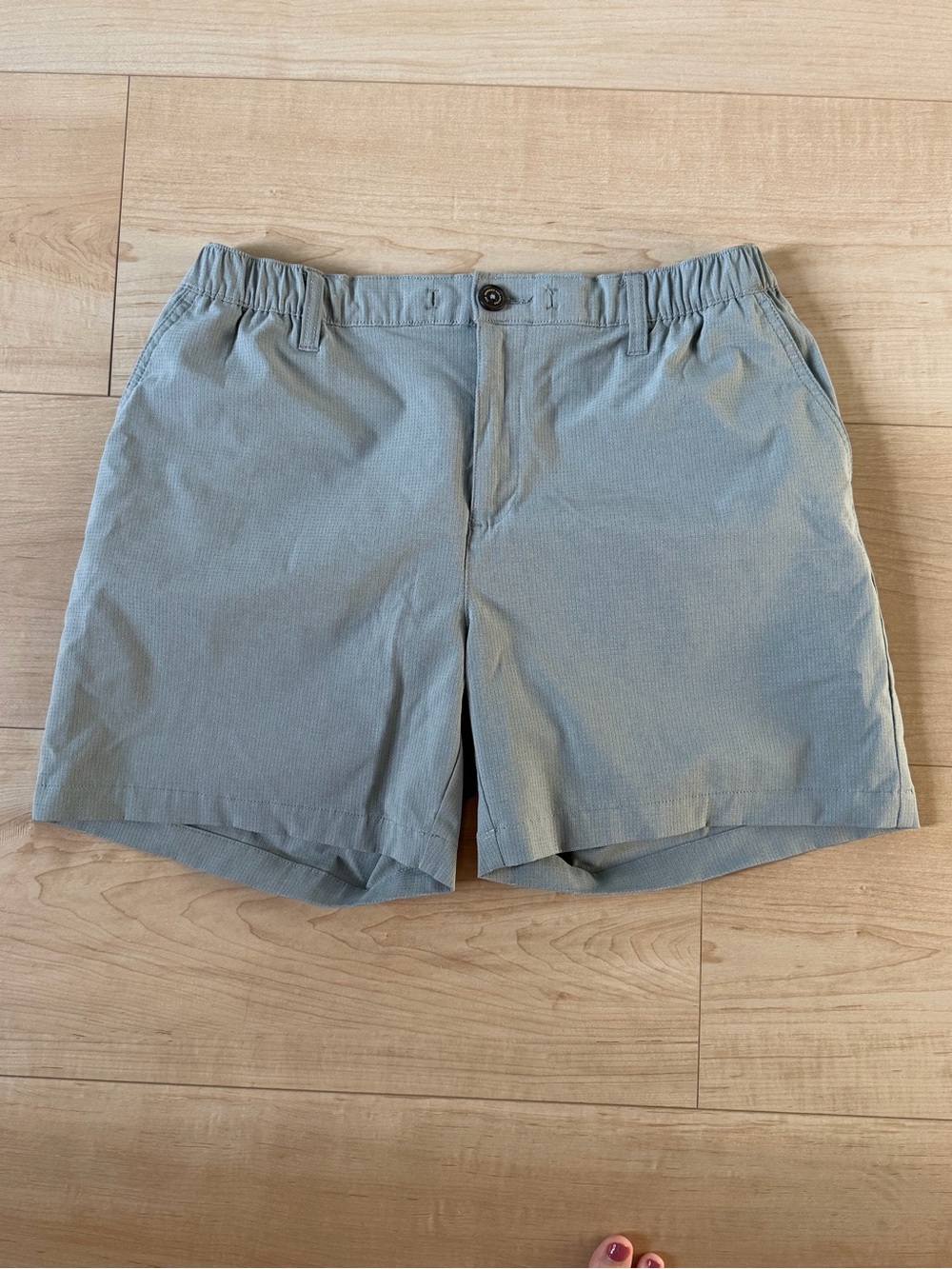 Chubbies Men’s Gray Performance Shorts 6” inseam - Picture 2 of 2